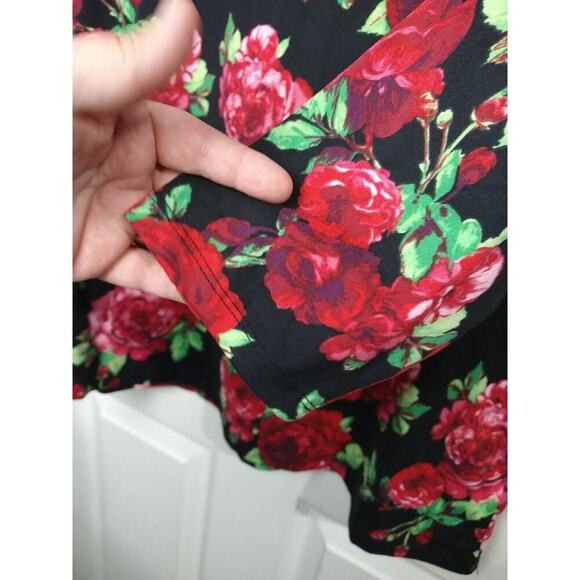 Pioneer Woman M Blouse Black Red Floral V Neck 3/4 Sleeves - Picture 6 of 10